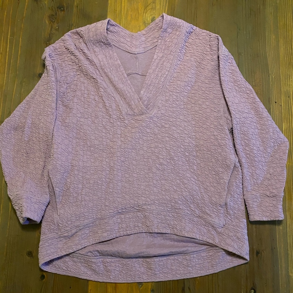 lululemon athletica Rippled V-Neck Sweatshirt in Wisteria Purple